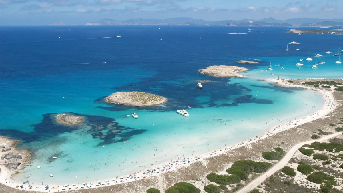 La inteligencia artificial elige la playa más bonita de Formentera: aguas caribeñas en el corazón de Baleares