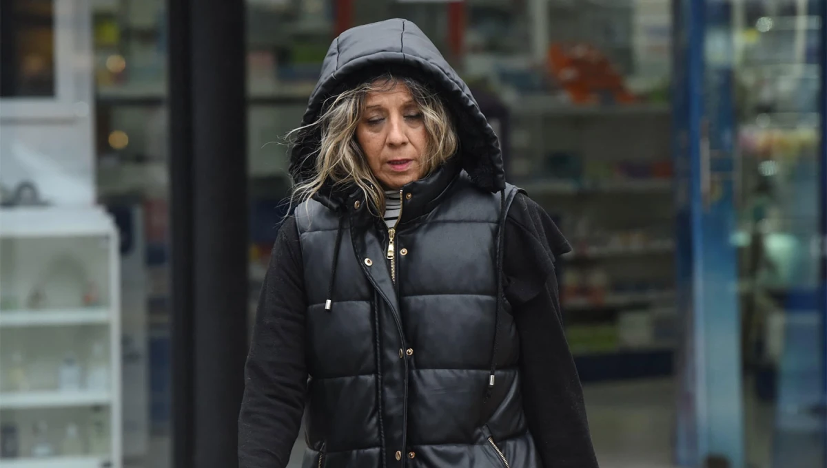 FRÍA MAÑANA. Las tucumanas y tucumanos salieron arropado para afrontar las primeras horas del miércoles. 