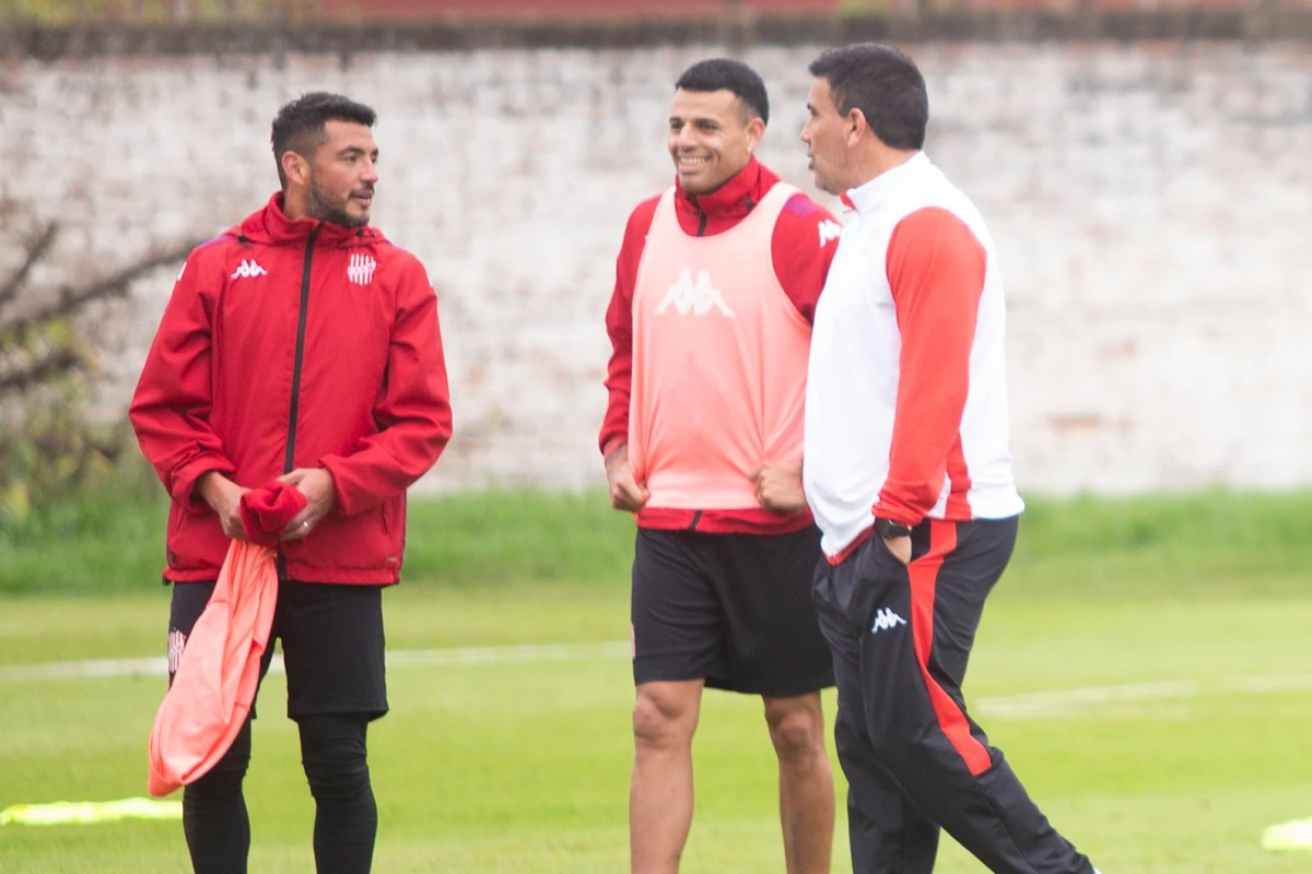 DISTENDIDOS. Soraire, Osores y Campodónico sonríen en un alto del entrenamiento de San Martín.