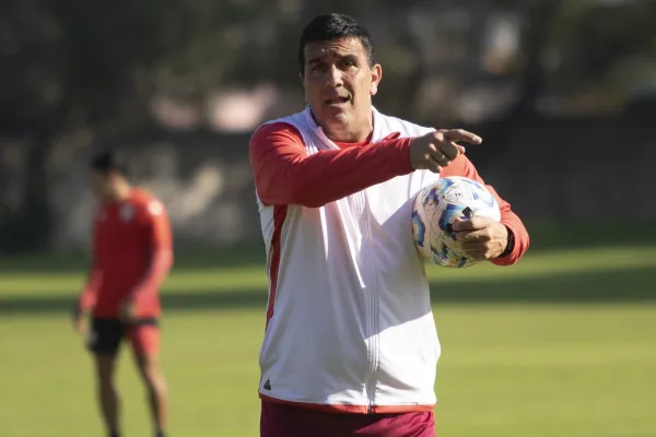 La goleada de Arsenal desnudó el problema de Campodónico en San Martín: un equipo sin base ni esquema claro