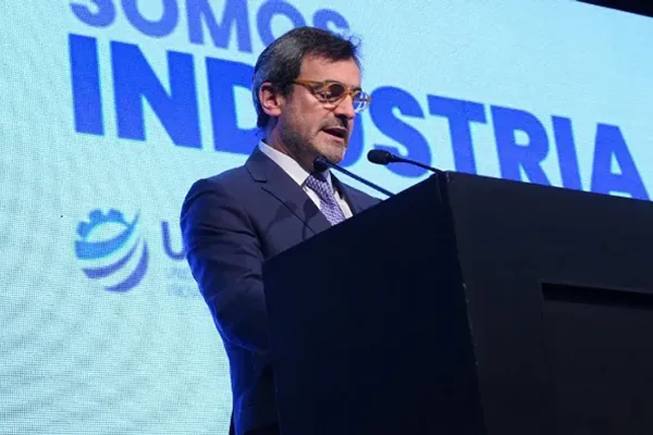 El presidente de la UIA aseguró que por mes se pierden casi 1.500 empleos en la industria