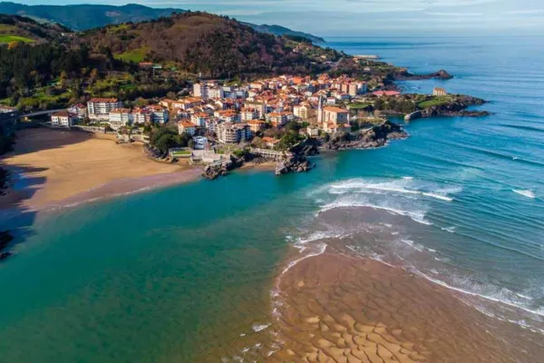 Mundaka, el encantador pueblo donde se rodó Ángela, la serie más vista de Netflix