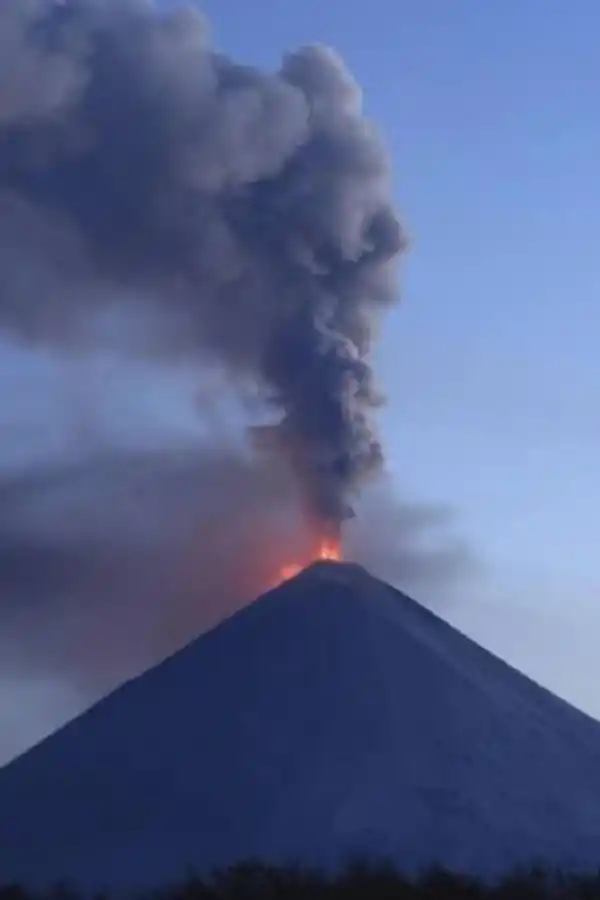 INFIERNO. Klyuchevskoy es el volcán activo más alto del hemisferio norte.