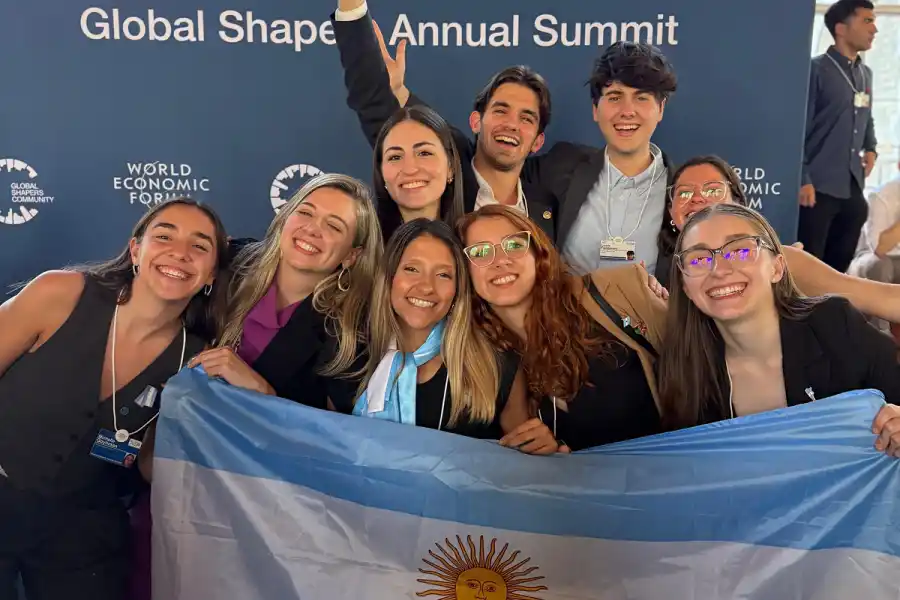 EQUIPO ARGENTINO. Global Shapers Tucumán se hizo escuchar en Ginebra. / CORTESÍA NAZARENA ESTRADE
