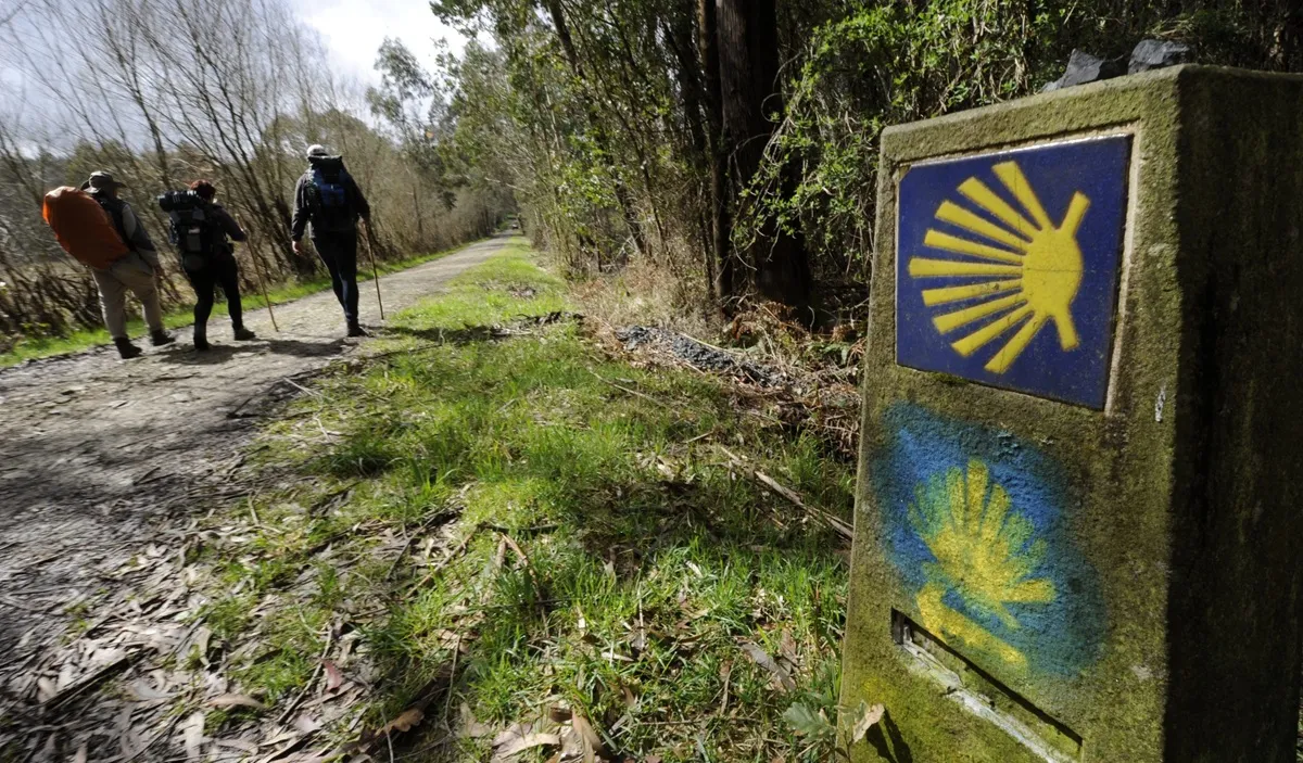 “Es raro andar más de 20 metros y no encontrarte un plástico”: nace Basuraleza, la campaña ecológica del Camino de Santiago