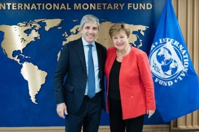 La tensión cambiaria sigue y el FMI envía divisas