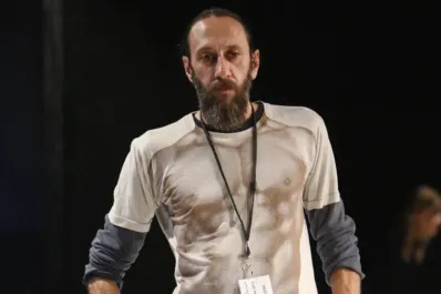 Miguel Adrover, el diseñador mallorquín que rechazó vestir a Rosalía y reaviva el debate en la moda