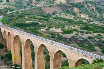 Vía Verde de Ojos Negros: la ruta de senderismo más larga de España por una antigua línea de tren minero
