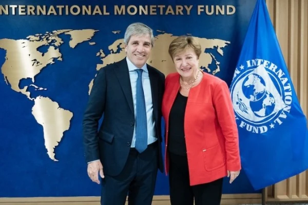 La tensión cambiaria sigue y el FMI envía divisas