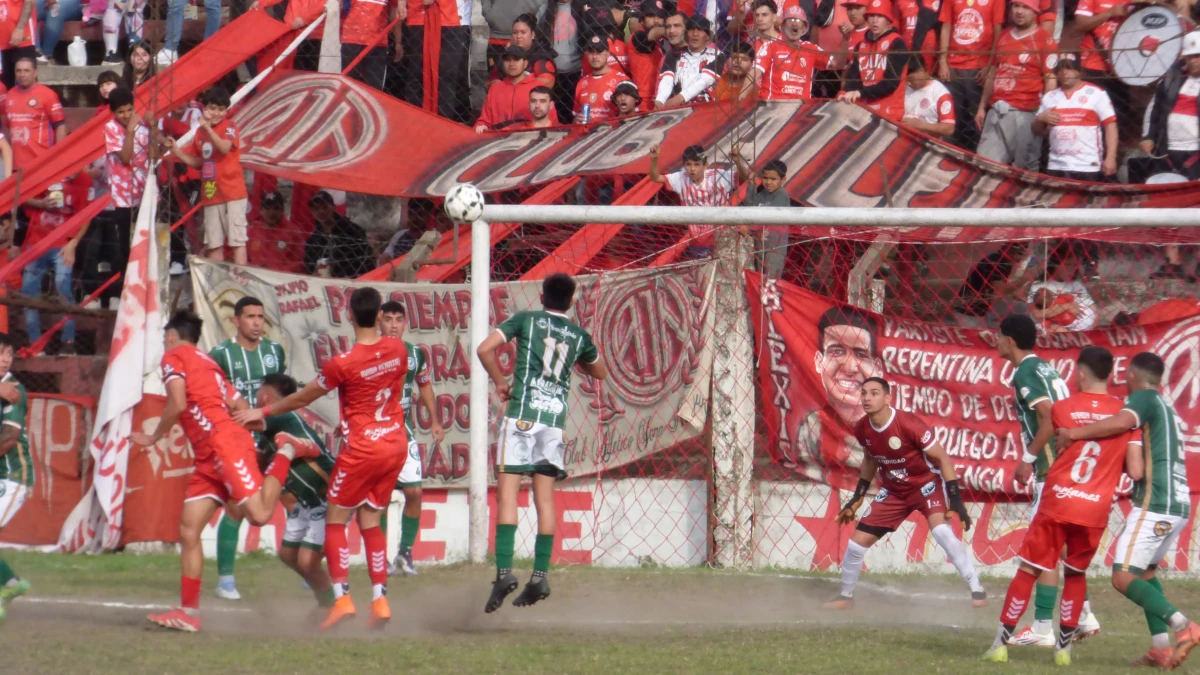 CONVOCANTE. La hinchada de Jorge Newbery llena sus tribunas en cada presentación. Foto gentileza de José Nieto.