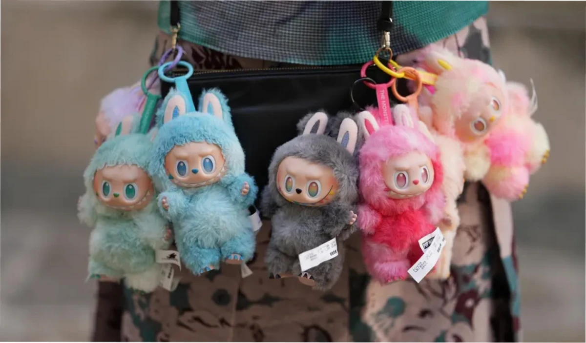 ¿Qué hay detrás de los muñecos Labubu?