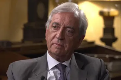 Asegura que descubrió malos manejos con el dinero del Vaticano, fue despedido y quiere hablar con León XIV