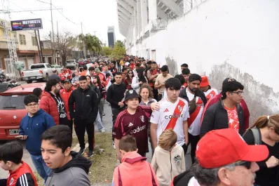 No me quería perder esta fiesta: River movilizó una multitud en Santiago del Estero para enfrentar a San Martín