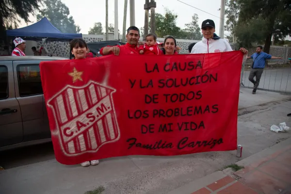 Una casa roja y blanca: los Carrizo respiran San Martín