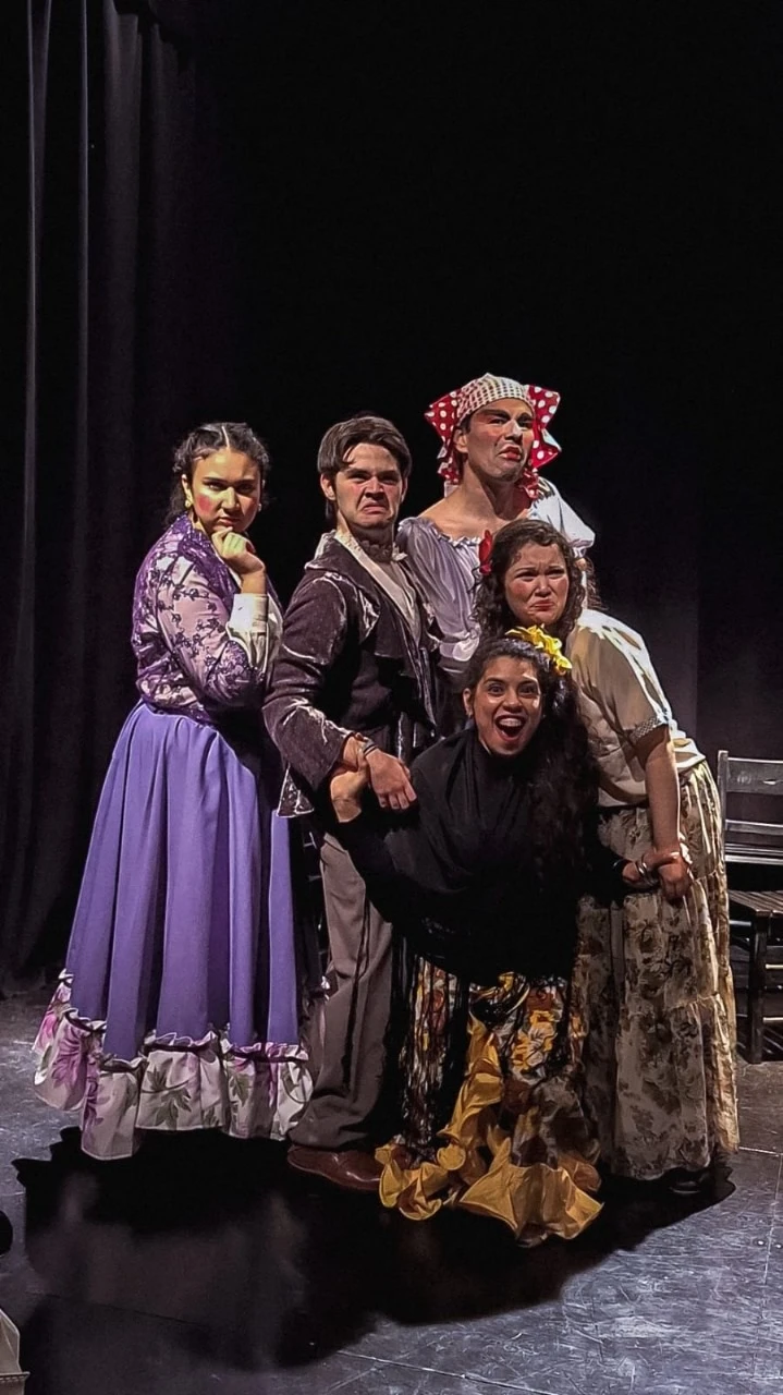 ELENCOS EN PUGNA. “Teatro de conquista”, en la Sociedad Francesa.