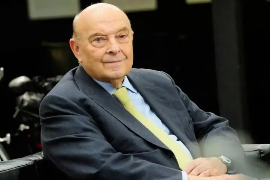 El dólar se toma un respiro tras una semana de turbulencias