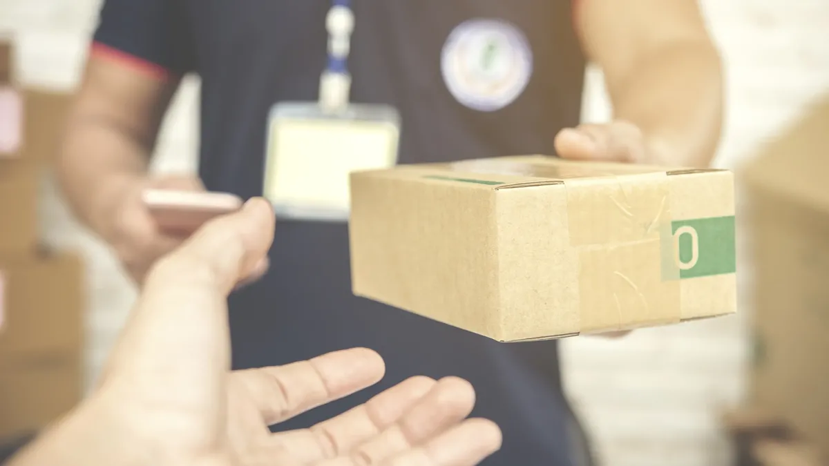 Estafan por 300.000 euros a Amazon España con falsas devoluciones: así funcionaba el fraude, según la Policía