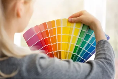 Un estudio reveló cuál es el color favorito de las personas más inteligentes