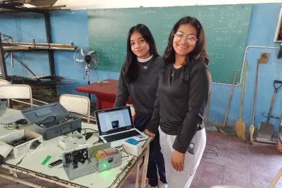 Son de Delfín Gallo y construyeron una máquina que alerta sobre la polución del aire