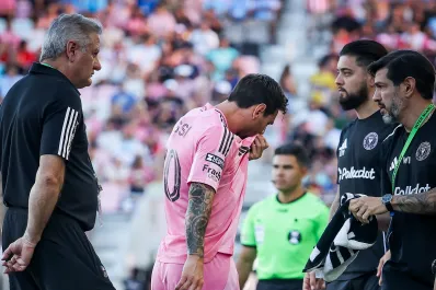 Messi volvió a lesionarse y no hay certezas: crecen las dudas sobre su presencia con la Selección Argentina