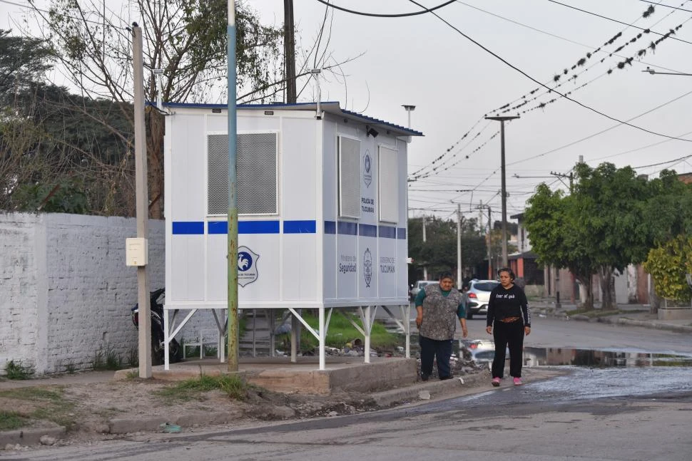 PUESTOS DE CONTROL. Han sido ubicados en esquinas estratégicas, a partir de pedidos de los ciudadanos. la gaceta / fotos de osvaldo ripoll