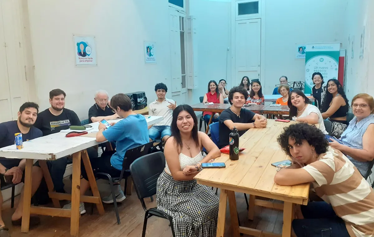 ESCRITURA CREATIVA. El taller está pensado para acompañar a jóvenes escritores y escritoras en cualquier etapa de su camino. / CORTESÍA SOFIA DIBI