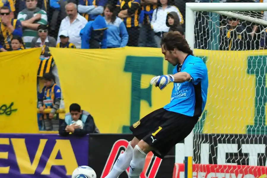 Un ex arquero de Rosario Central se retira del fútbol por una enfermedad neuromuscular