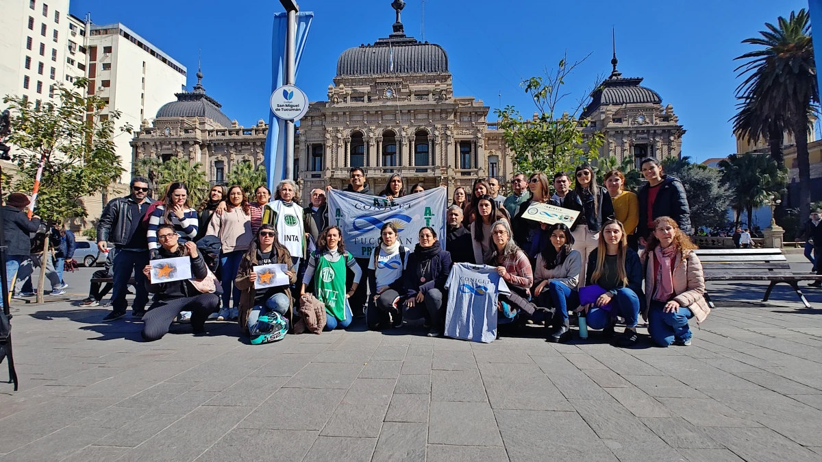 Fotos de la protesta de trabajadores del CONICET en plaza Independencia