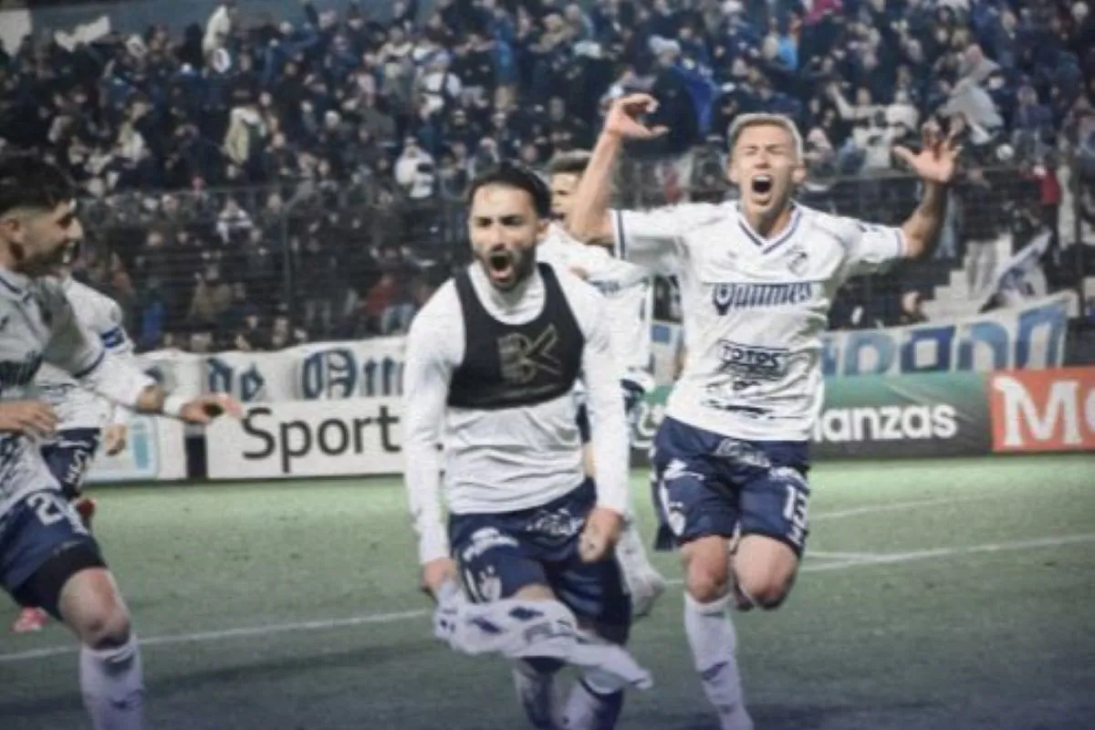 AL FINAL. Capano grita con toda la furia su gol.