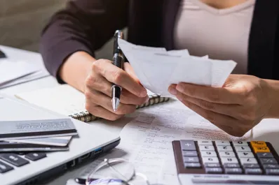 Crisis del crédito: el endeudamiento de las familias alcanza un récord histórico y los bancos endurecen sus requisitos