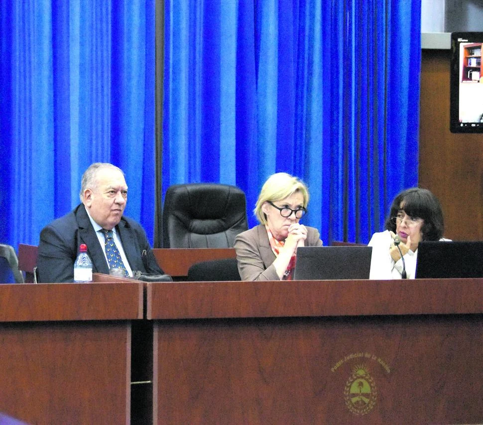 DEFENSA. La abogada Casen (derecha) dijo que los testigos de la fiscalía “fueron parciales, no objetivos”. 