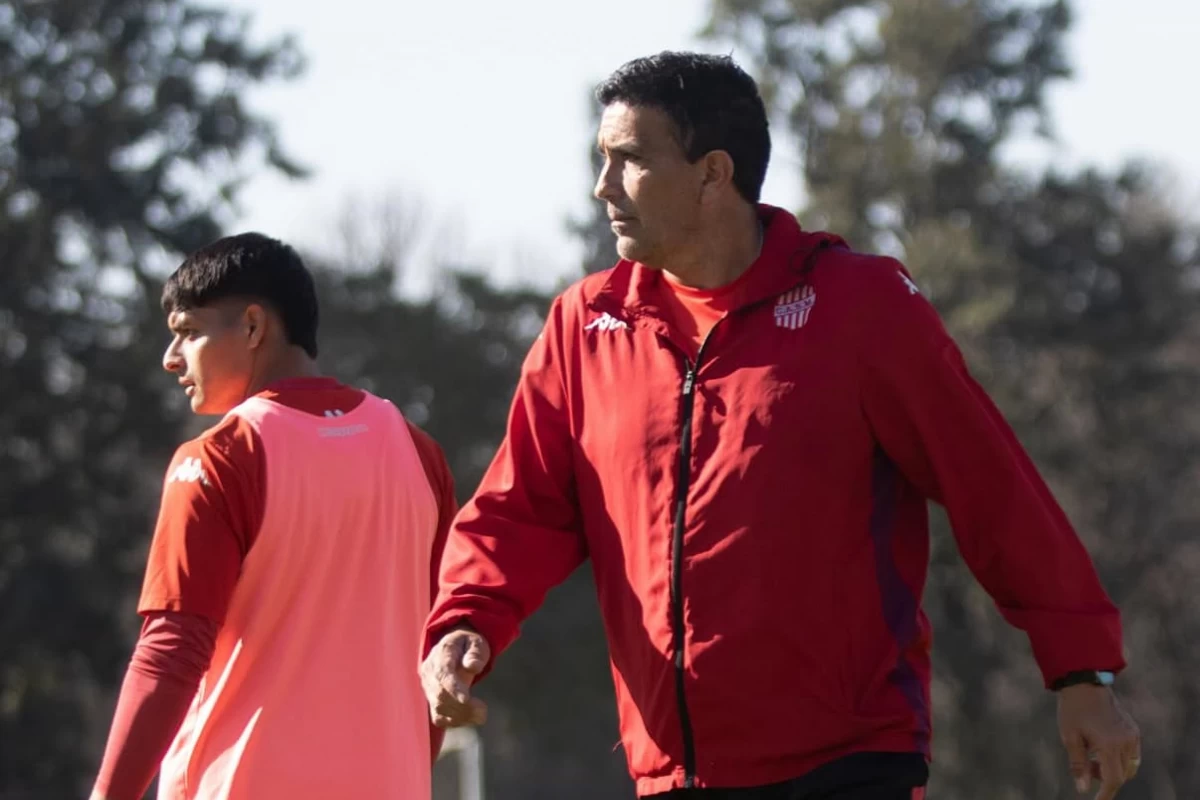 ENFOCADO. Mariano Campodónico prepara el duelo contra Deportivo Madryn.