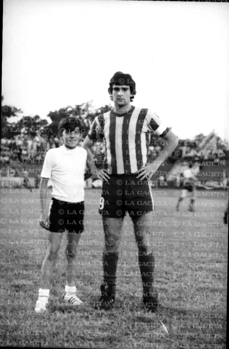 El día que Mario Alberto Kempes y Julio Ricardo Villa se enfrentaron en Tucumán