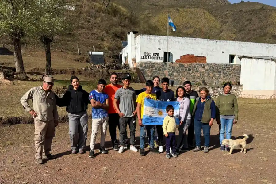 CON SU COMUNIDAD. Francisco sueña con volver, contar su experiencia e inspirar a otros. / CORTESÍA ROTARY CLUB DE TUCUMAN