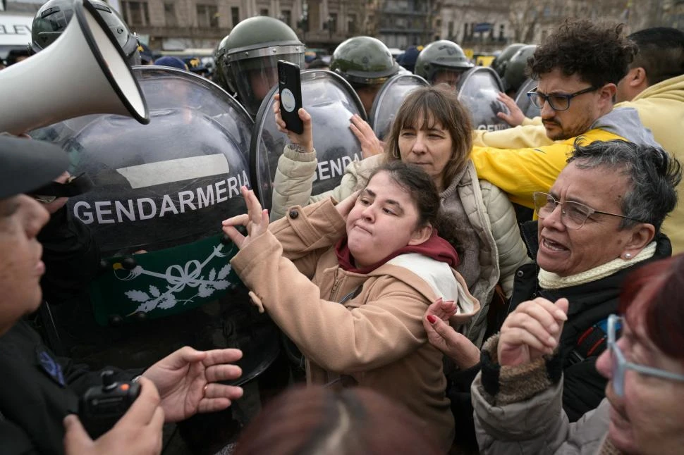 RECHAZO. Jubilados y trabajadores del Garrahan se manifestaron ayer.