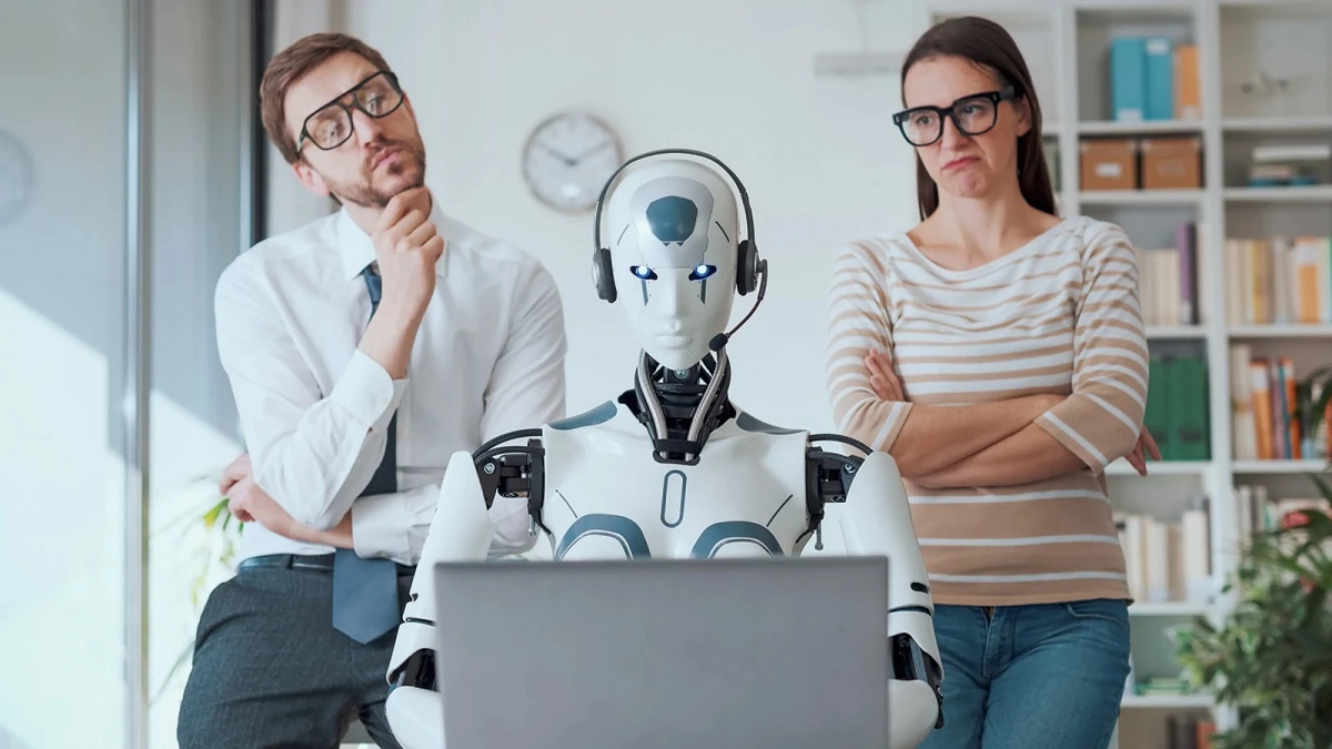 TRABAJO DEL FUTURO. La revista Forbes identificó y describió las siete profesiones que la Inteligencia Artificial impulsará para 2030, marcando el camino del mercado laboral futuro.
