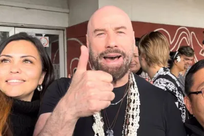 John Travolta estaría en Chile: las fotos de su inesperada visita a un restaurante de Santiago