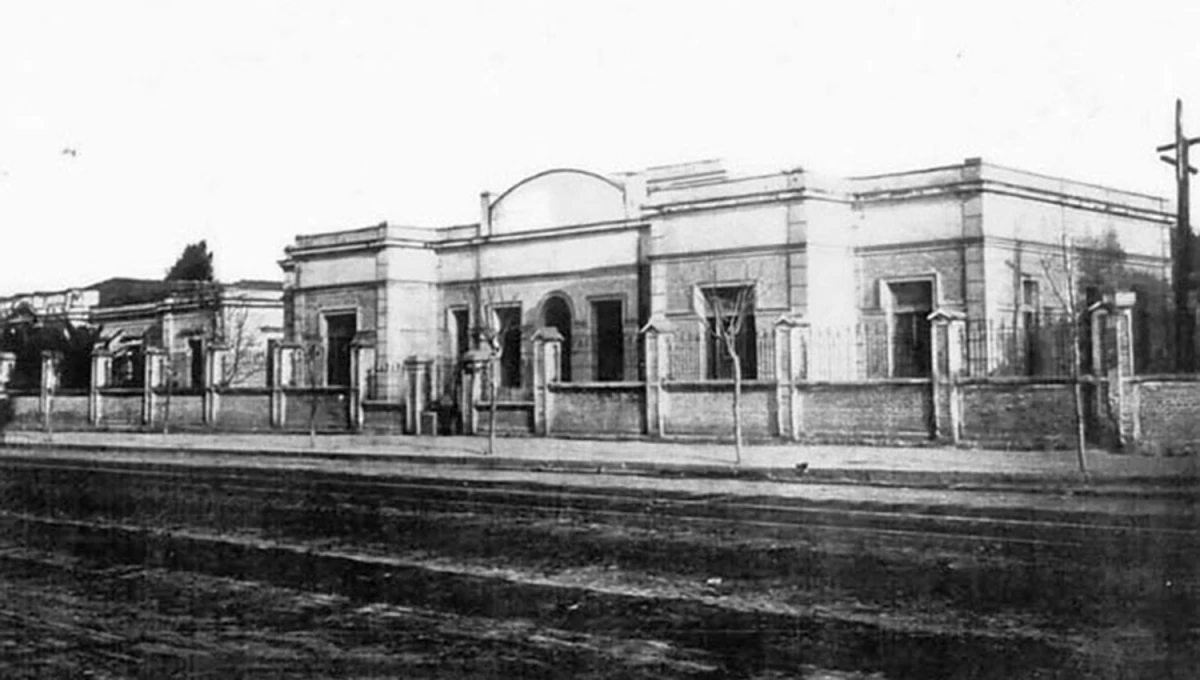 ANTIGUO HOSPITAL DE NIÑOS. Construido en la manzana de calles Sarmiento, Junín, Santa Fe y Salta.