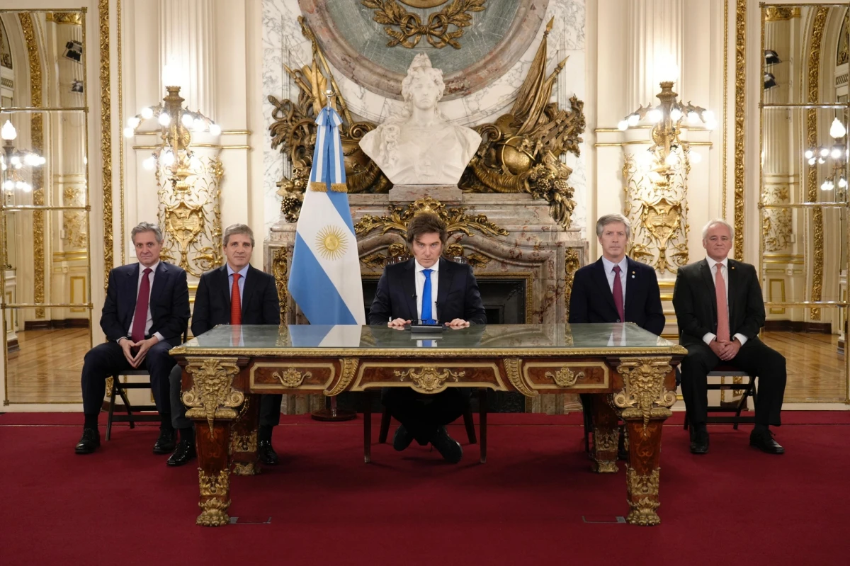 “Amurallar” el déficit cero y la política monetaria: las claves de las medidas anunciadas por Javier Milei