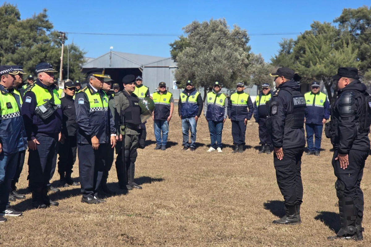 Más de 200 policías controlan el ingreso de los hinchas de Rosario Central a Tucumán