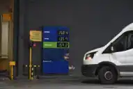 Sube la nafta y cada vez más usuarios pagan con tarjetas