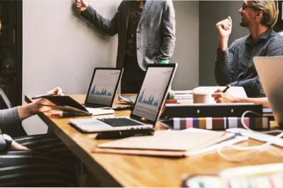 La jornada laboral que afecta a la memoria: descubrieron que este patrón de trabajo puede causar daño cerebral