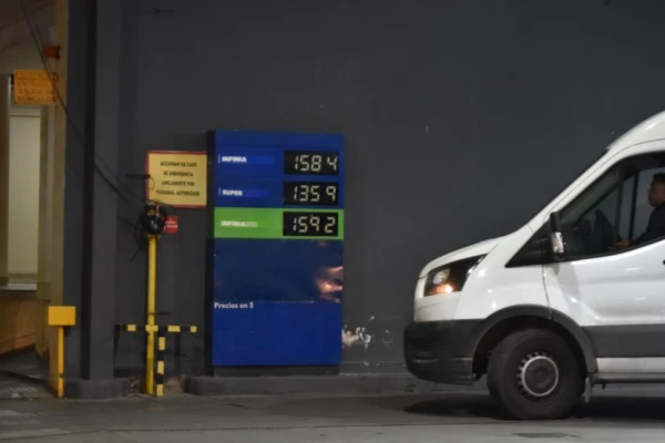 Sube la nafta y cada vez más usuarios pagan con tarjetas