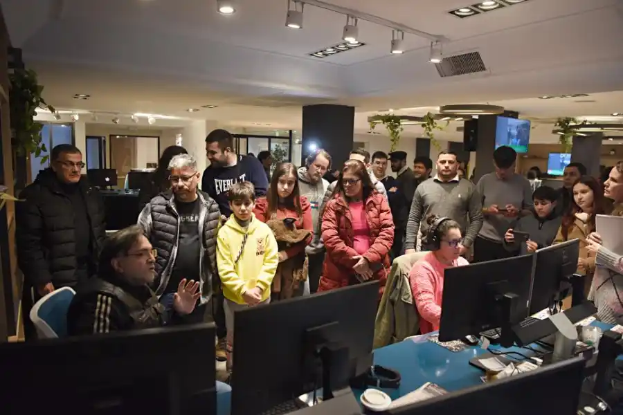 LA REDACCIÓN. Durante la visita, charlaron con periodistas del diario.