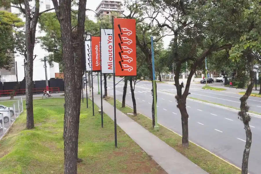 Desde sus inicios, la concesionaria mostró una impronta muy destacada sobre Avenida Mate de Luna, esquina Matienzo. 