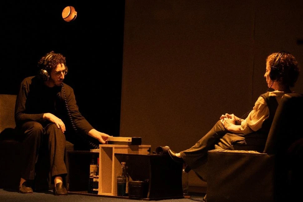 PUESTA MINIMALISTA. “El beso del lago” remite al mito de Narciso.