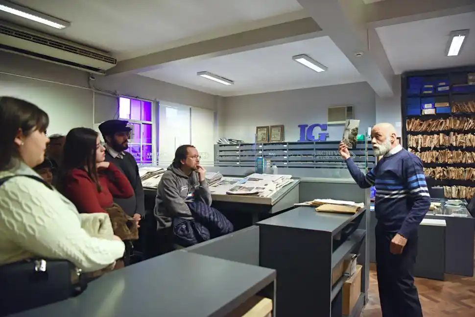 UN VISTAZO AL PASADO. Sebastián Rosso da detalles sobre el archivo.