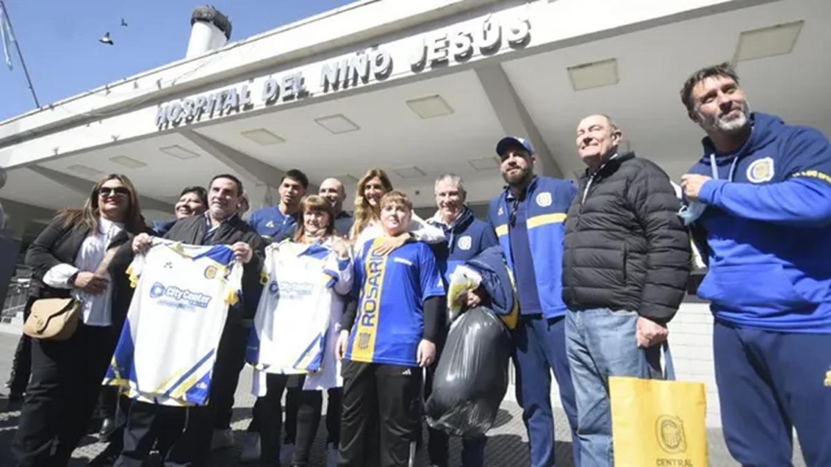 Los jugadores de Rosario Central visitaron el Hospital del Niño Jesús