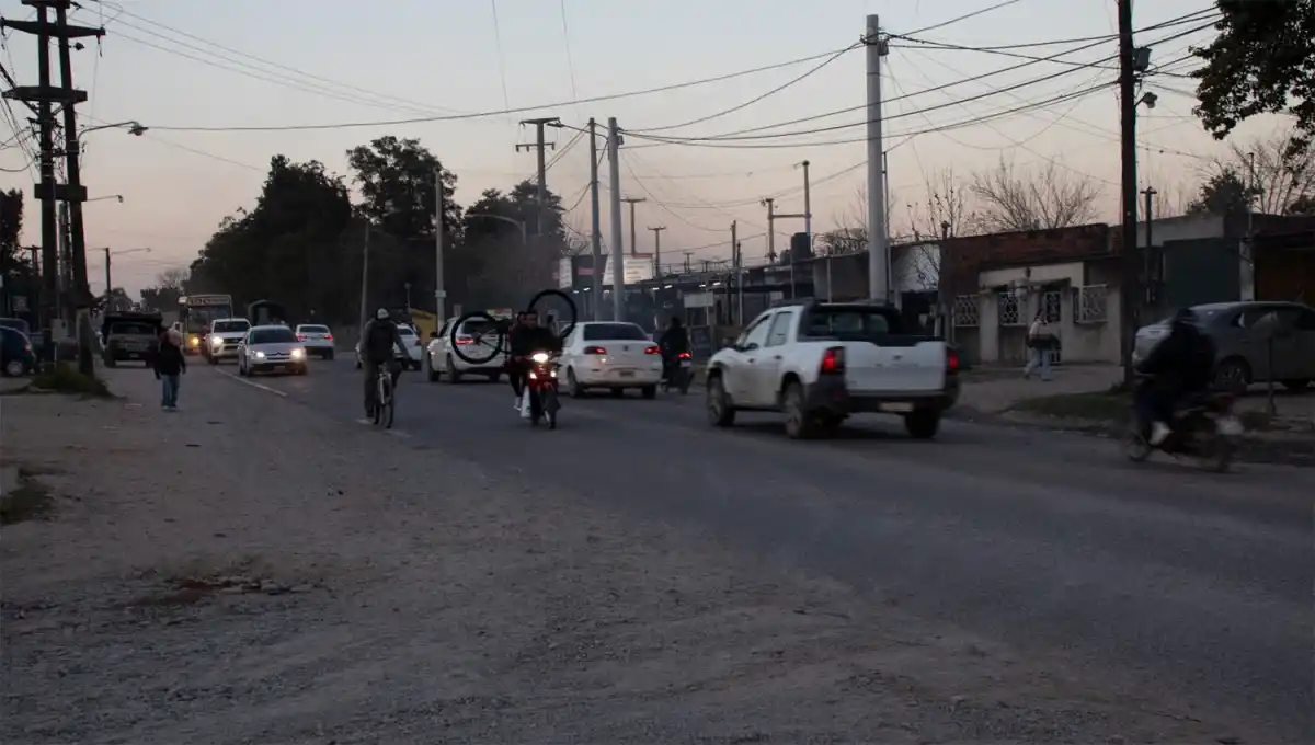 TRÁNSITO INTENSO. El Camino del Perú, desbordado de vehículos, es una postal cotidiana de San José.