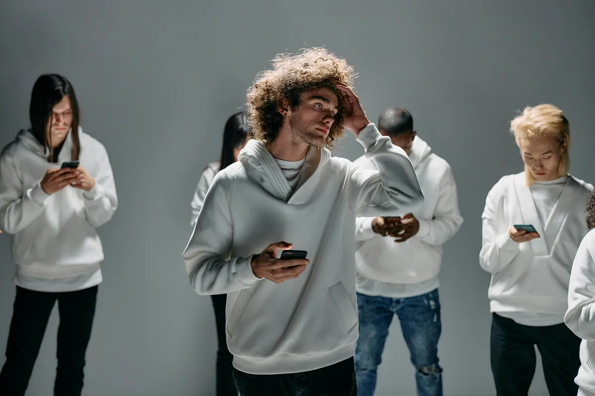 SALUD MENTAL E HIPERCONEXIÓN. El 46% de los adolescentes se siente abrumado por las redes, pero no deja de usarlas. / PEXELS